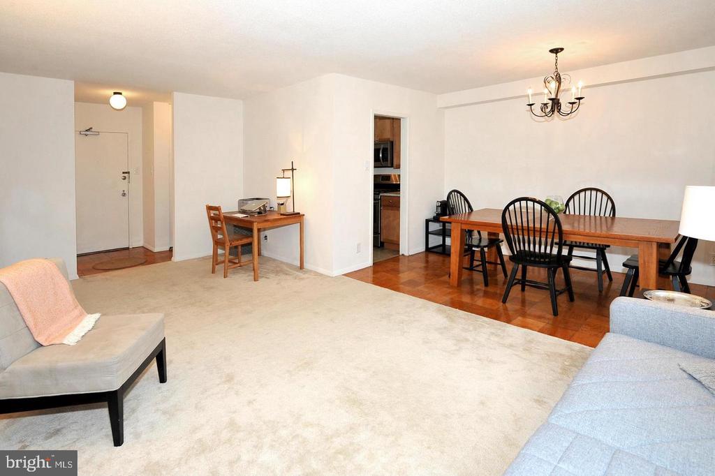 4515 WILLARD AVENUE Unit: 716S