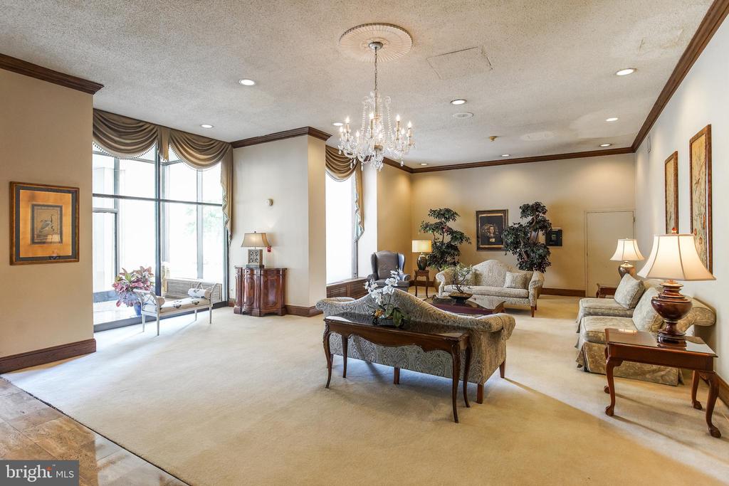 4515 WILLARD AVENUE Unit: 716S