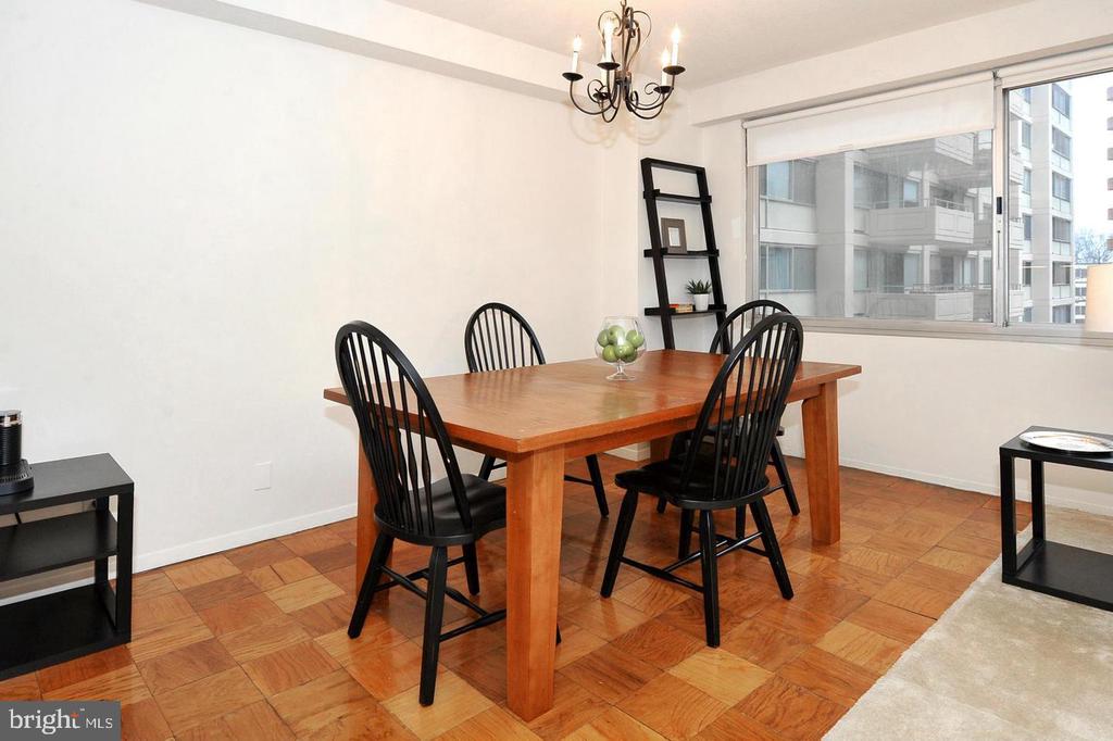 4515 WILLARD AVENUE Unit: 716S