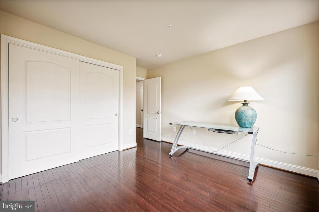 328 PARK AVENUE Unit: 12-328