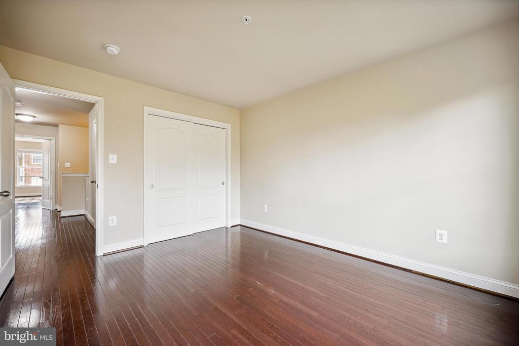 328 PARK AVENUE Unit: 12-328