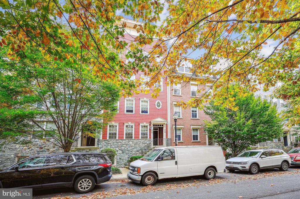 328 PARK AVENUE Unit: 12-328