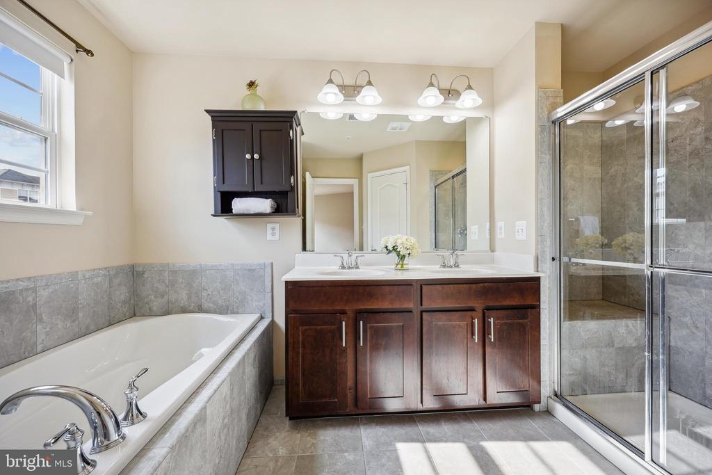 328 PARK AVENUE Unit: 12-328