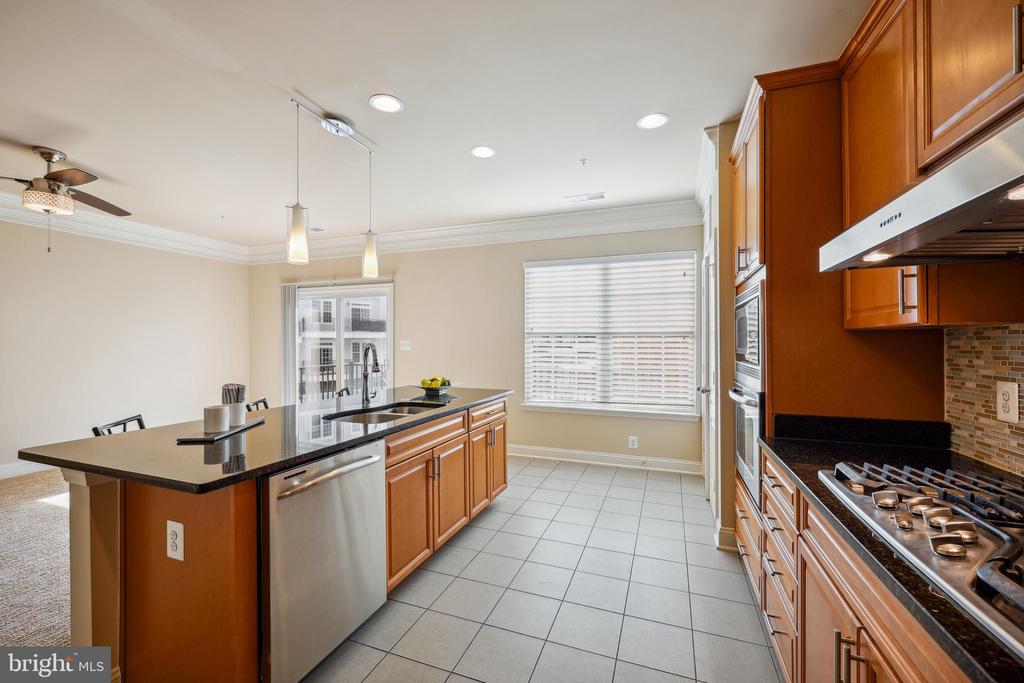 328 PARK AVENUE Unit: 12-328