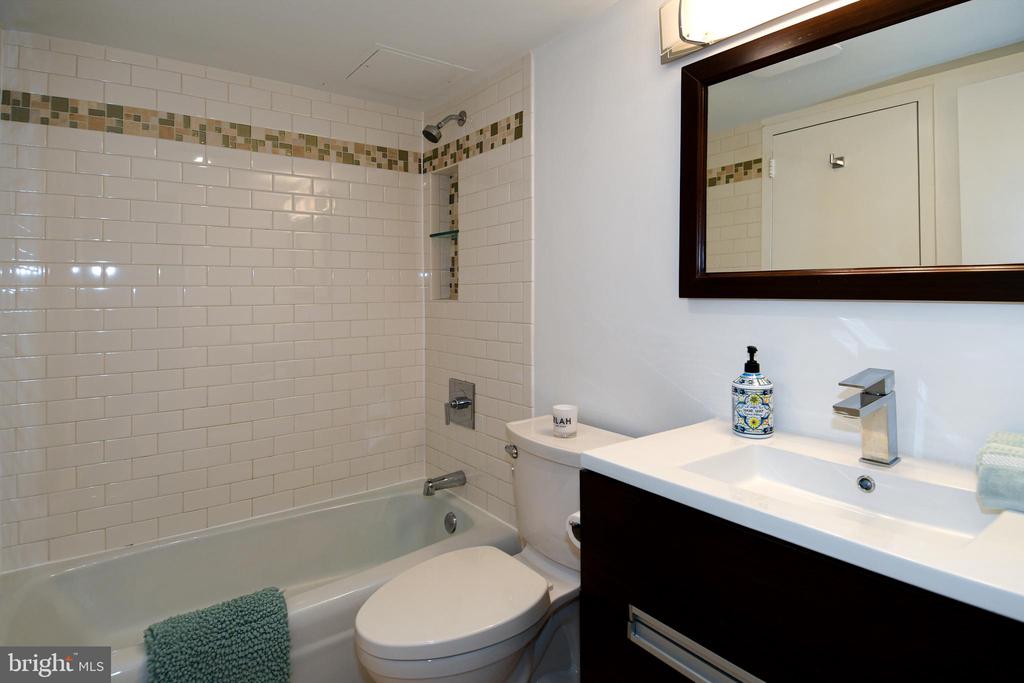 4242 E WEST HIGHWAY Unit: 609
