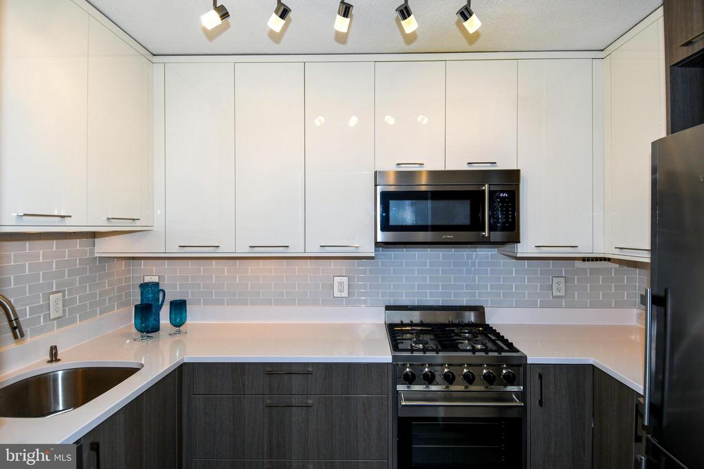 4242 E WEST HIGHWAY Unit: 609