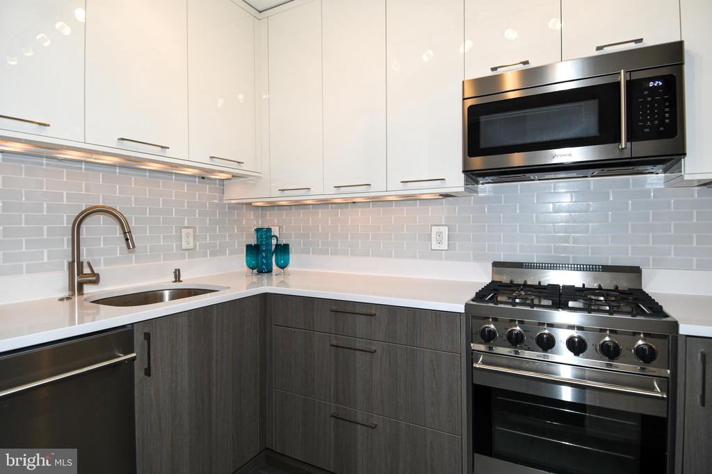 4242 E WEST HIGHWAY Unit: 609