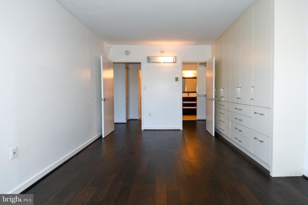 4242 E WEST HIGHWAY Unit: 609