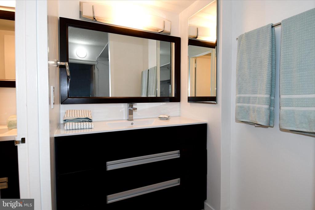 4242 E WEST HIGHWAY Unit: 609