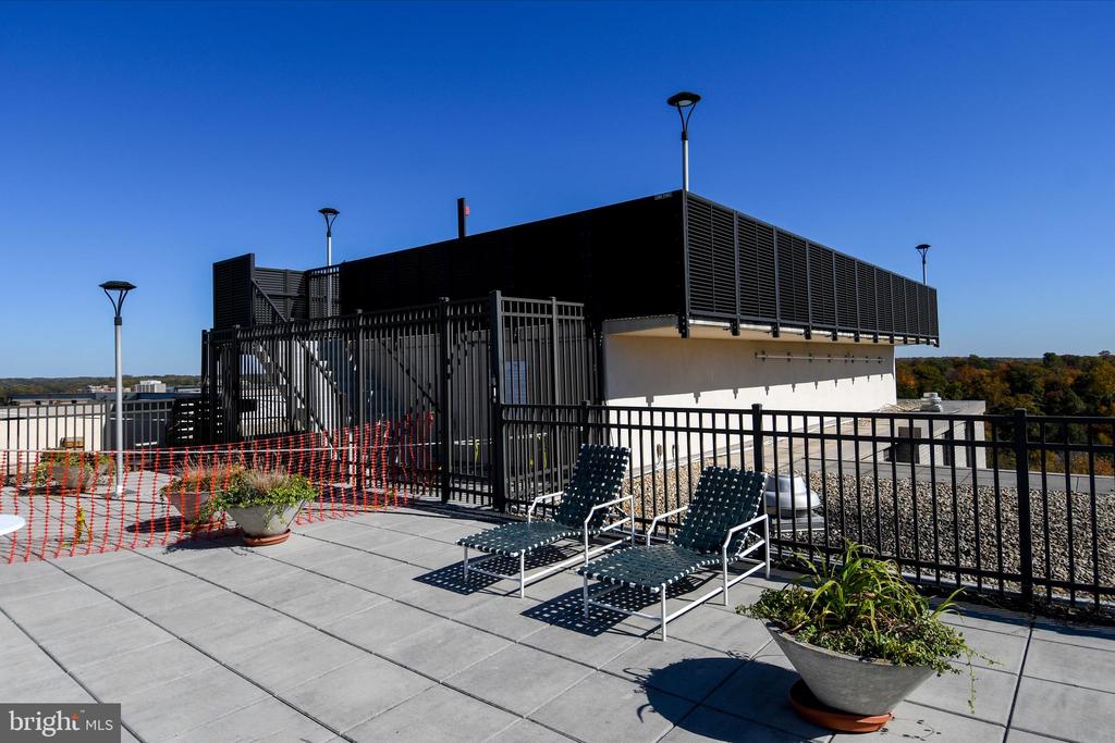 4242 E WEST HIGHWAY Unit: 609