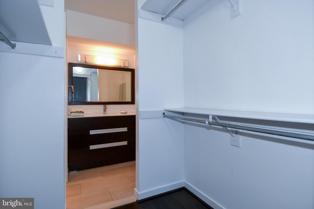 4242 E WEST HIGHWAY Unit: 609
