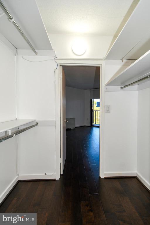 4242 E WEST HIGHWAY Unit: 609