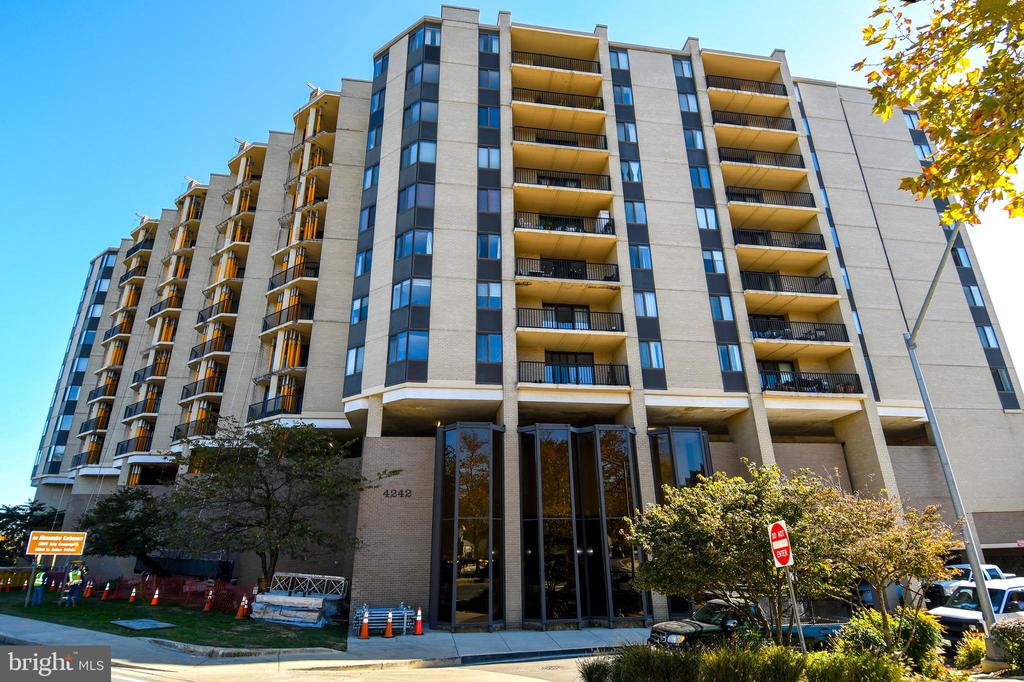 4242 E WEST HIGHWAY Unit: 609