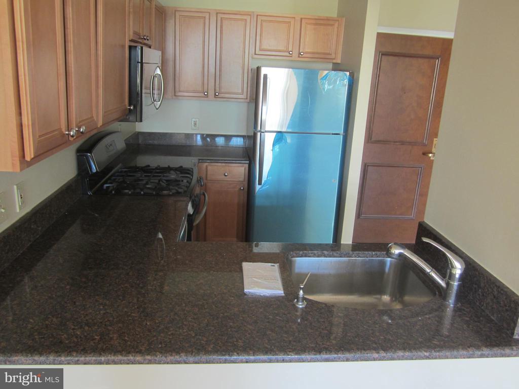 7111 WOODMONT AVENUE Unit: 910