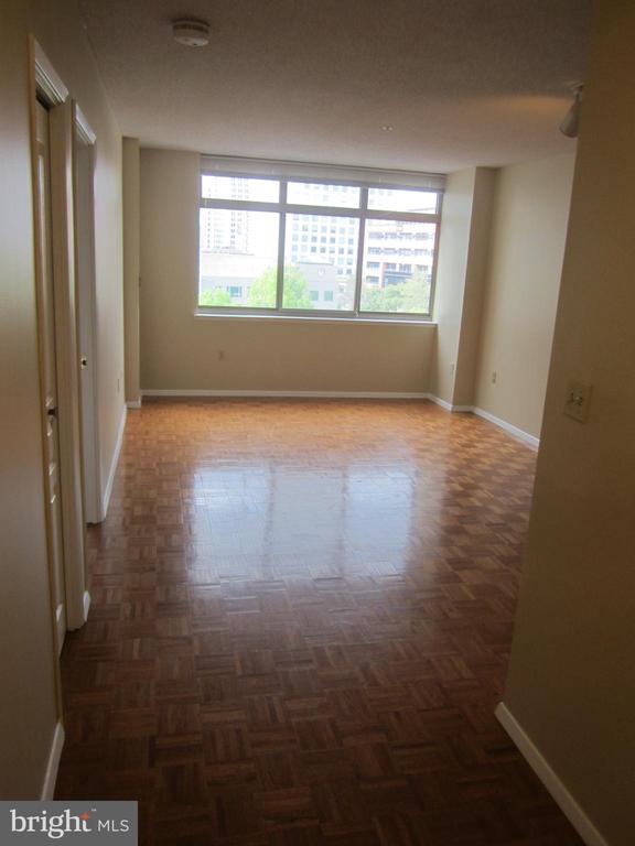7111 WOODMONT AVENUE Unit: 910