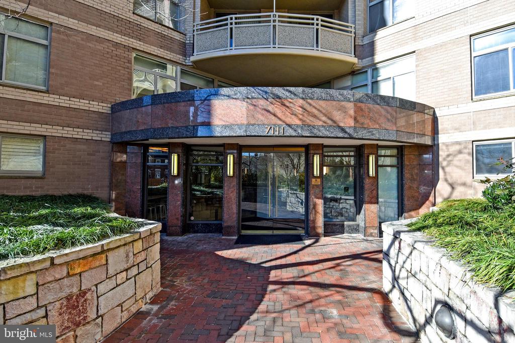 7111 WOODMONT AVENUE Unit: 910