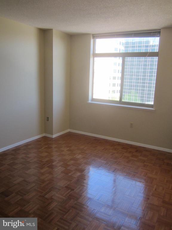 7111 WOODMONT AVENUE Unit: 910