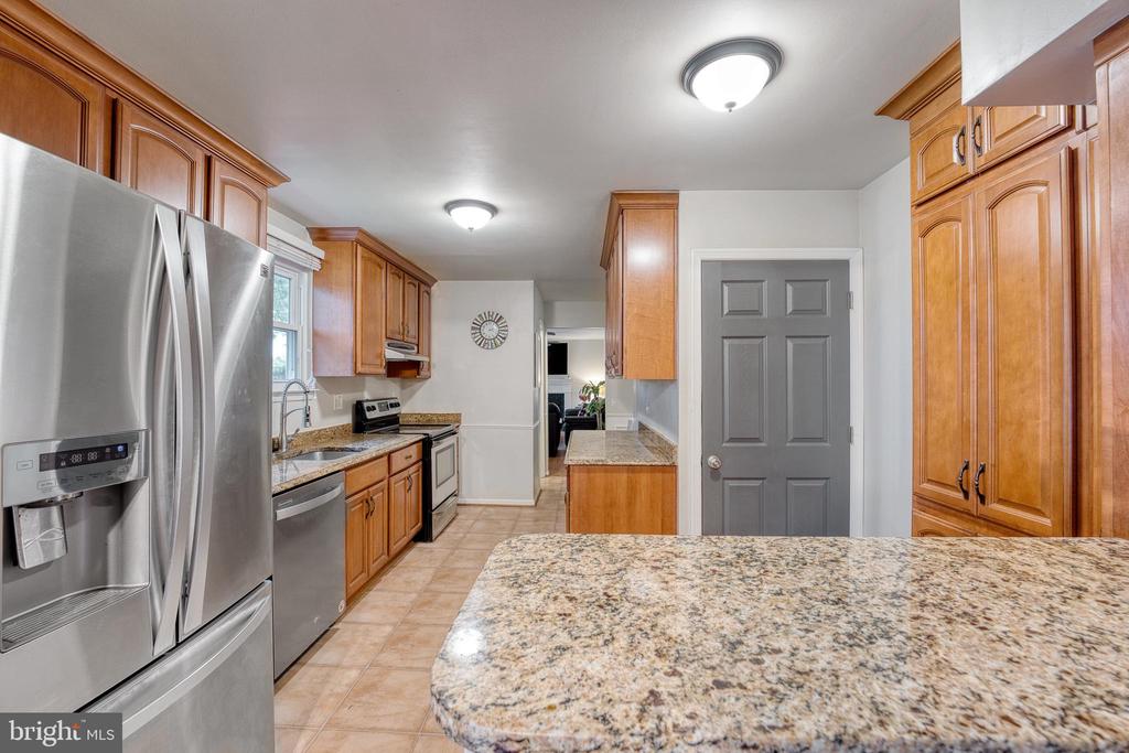 9125 ROUNDLEAF WAY