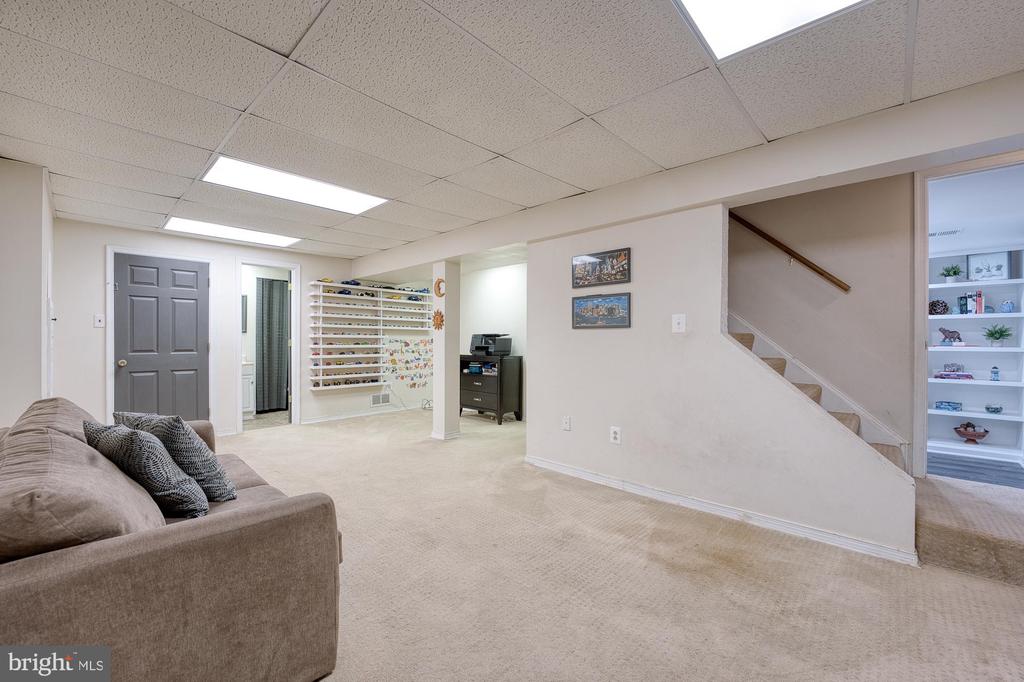 9125 ROUNDLEAF WAY