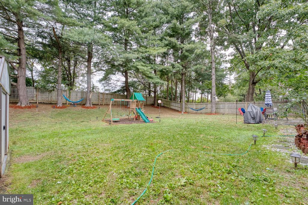 9125 ROUNDLEAF WAY