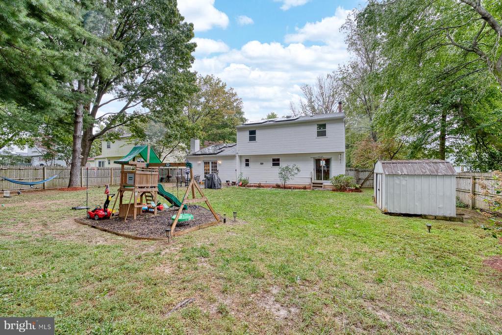 9125 ROUNDLEAF WAY