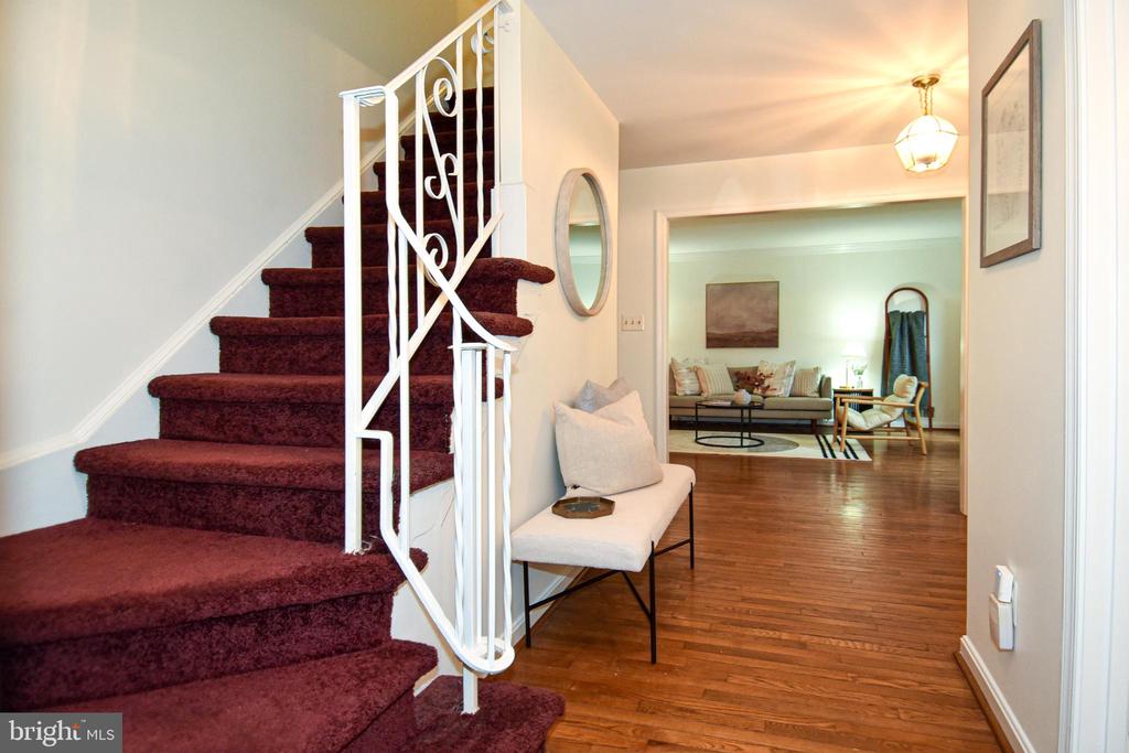 5 MONTFORD COURT