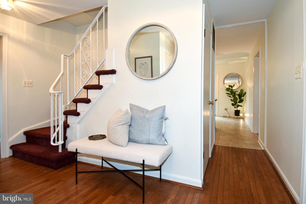 5 MONTFORD COURT