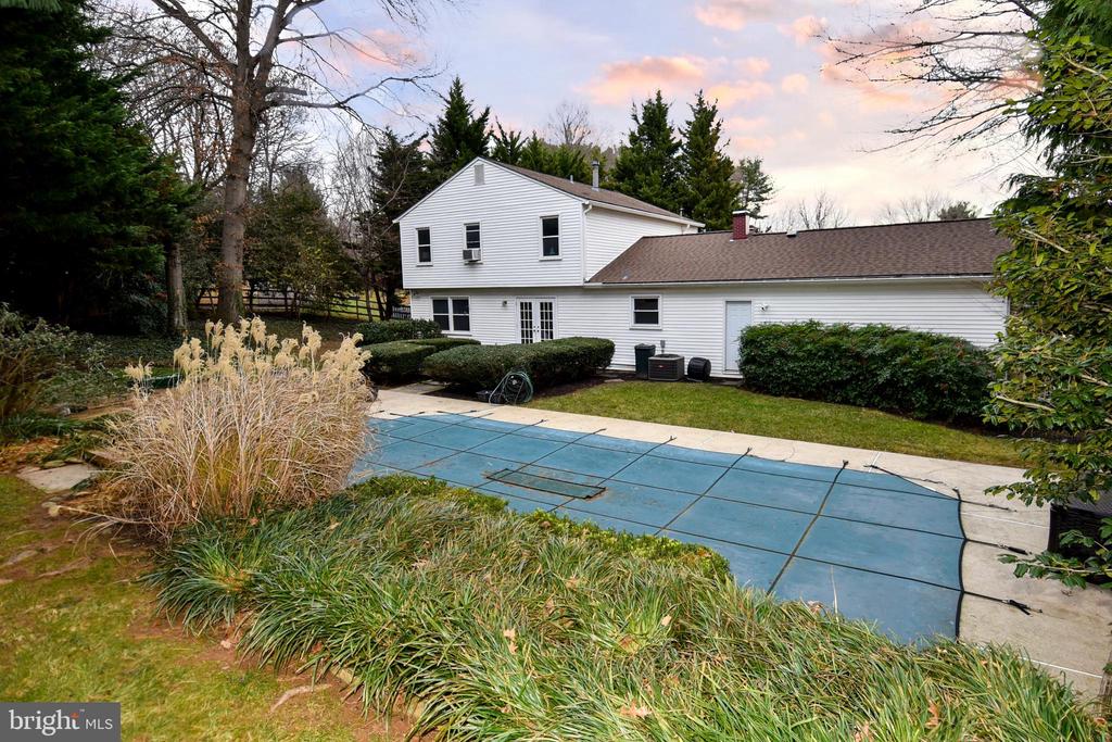 5 MONTFORD COURT