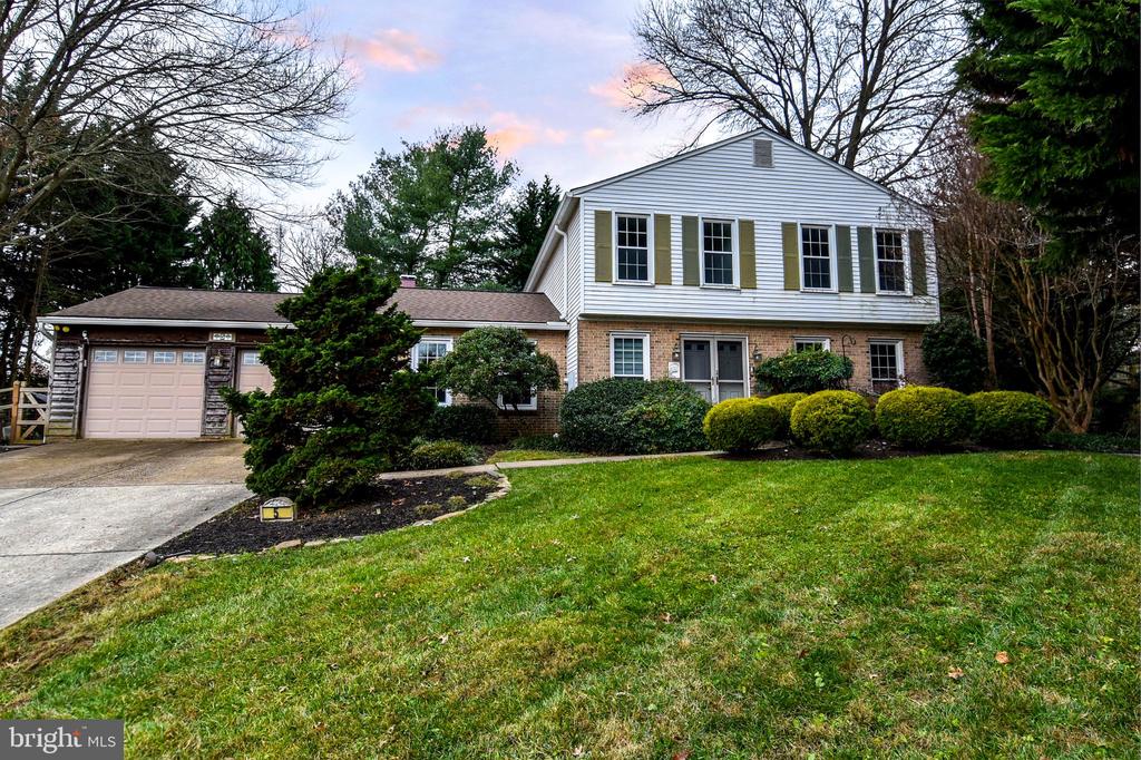 5 MONTFORD COURT