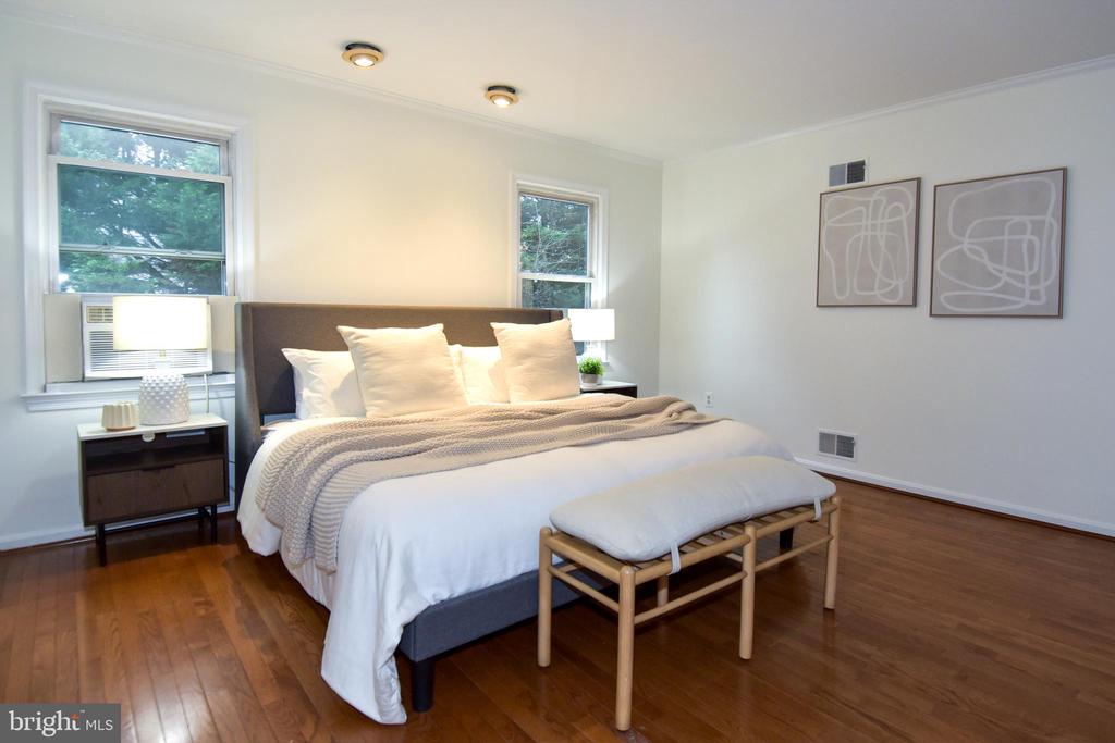 5 MONTFORD COURT