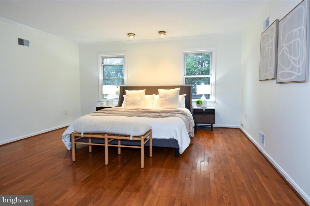 5 MONTFORD COURT