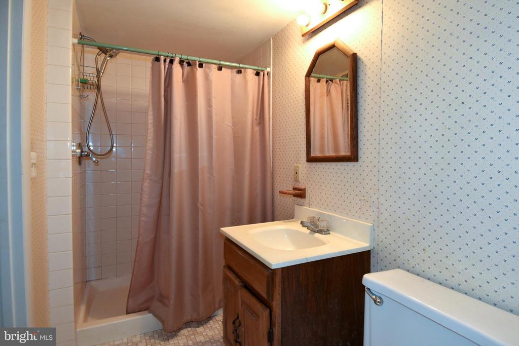 5 MONTFORD COURT