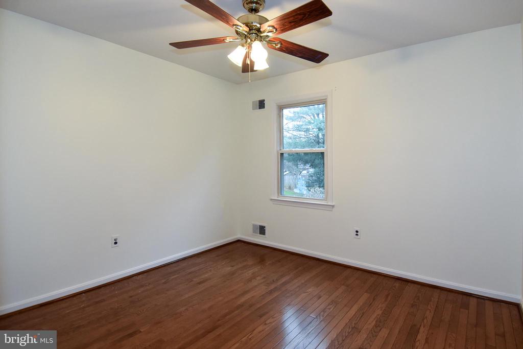 5 MONTFORD COURT