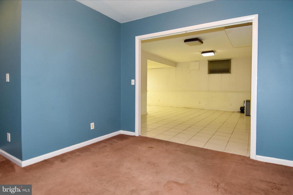 5 MONTFORD COURT