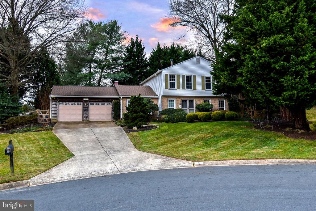 5 MONTFORD COURT