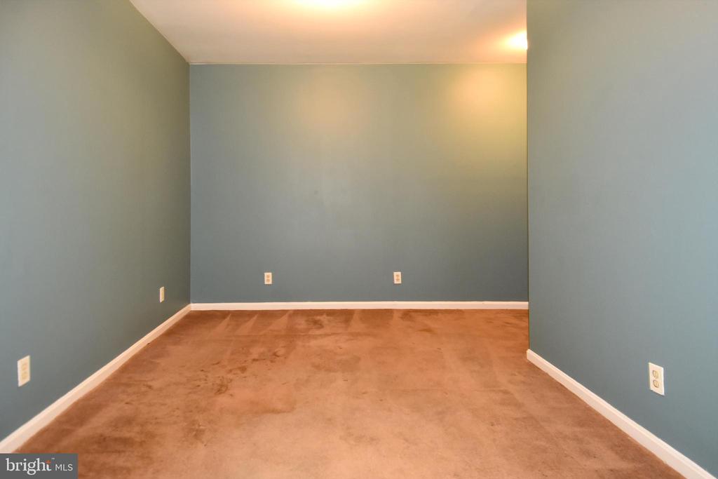 5 MONTFORD COURT