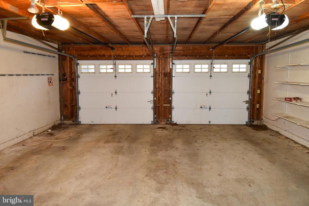 5 MONTFORD COURT