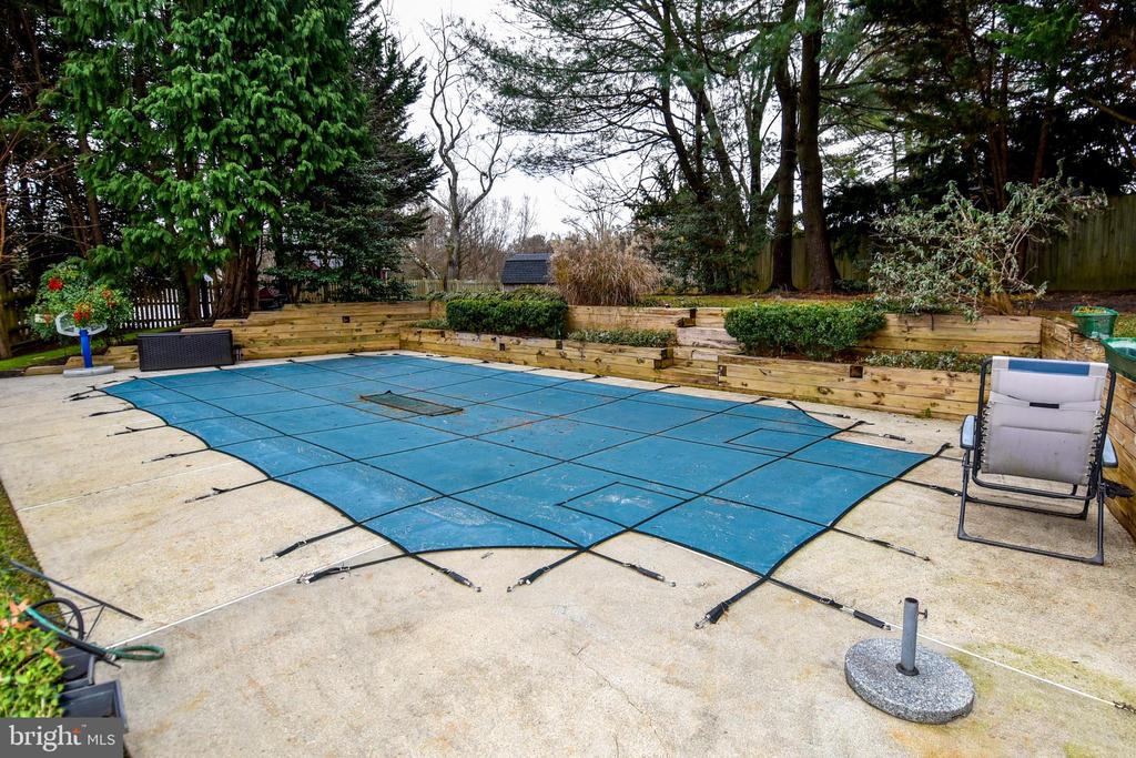5 MONTFORD COURT
