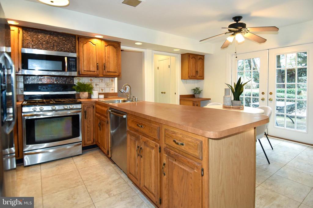 5 MONTFORD COURT