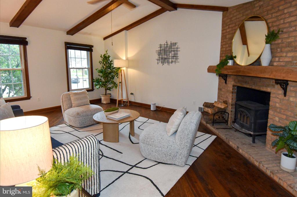 5 MONTFORD COURT
