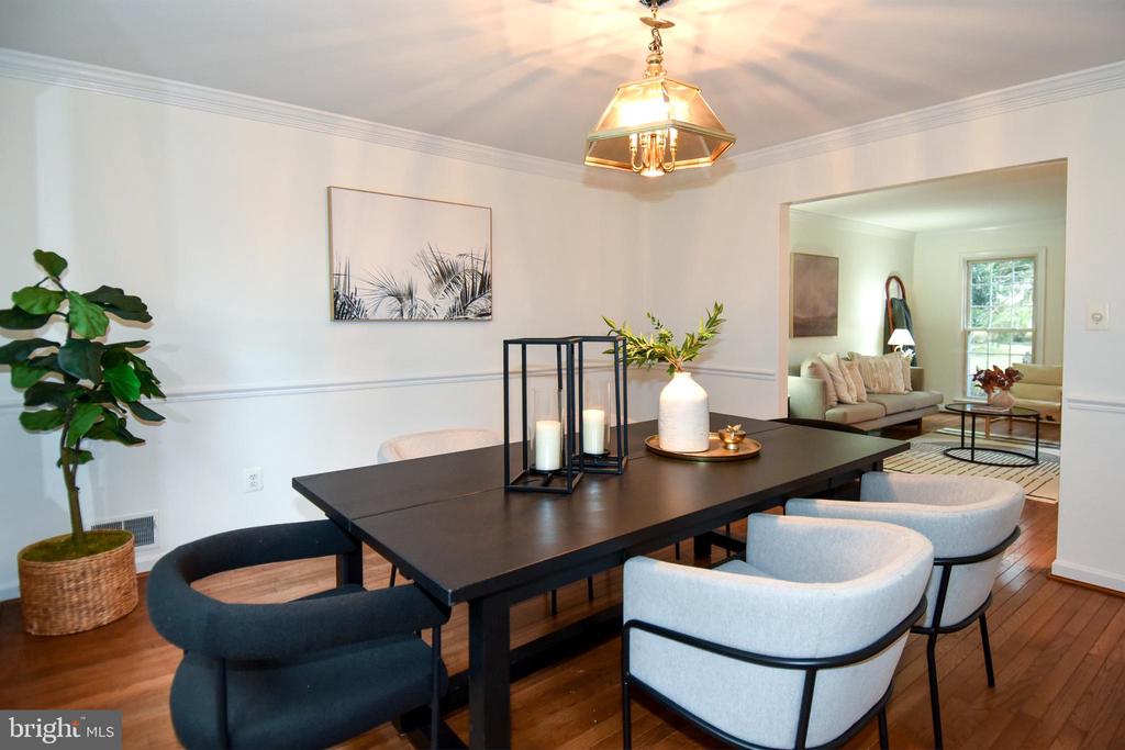 5 MONTFORD COURT