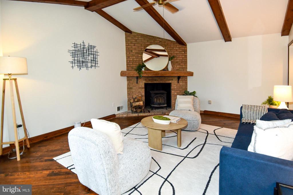 5 MONTFORD COURT