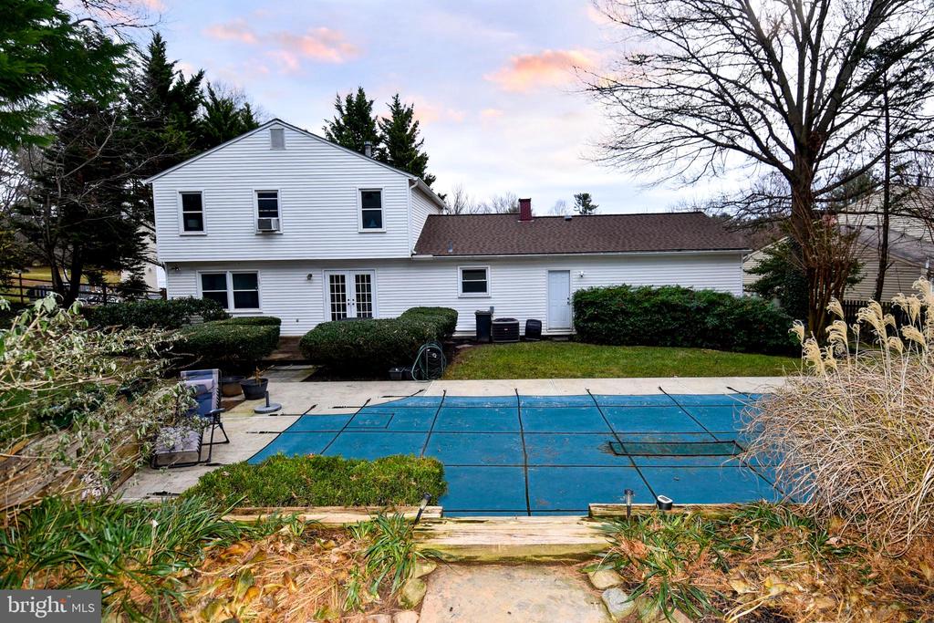 5 MONTFORD COURT