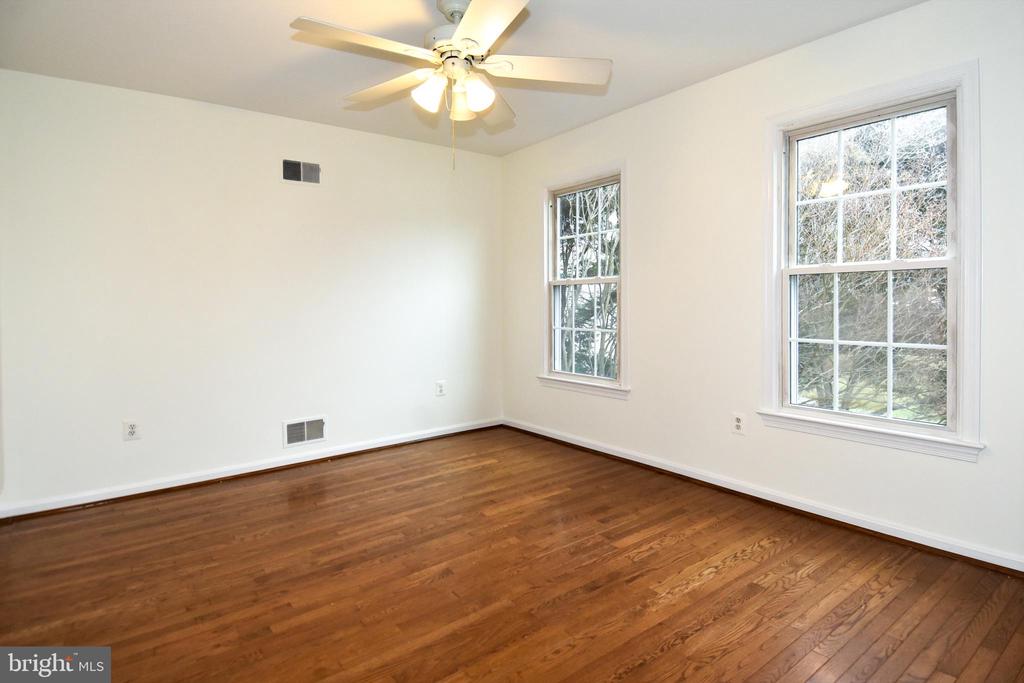 5 MONTFORD COURT