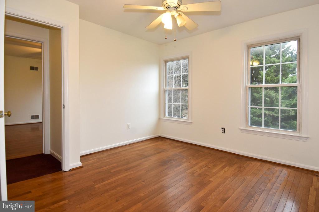 5 MONTFORD COURT