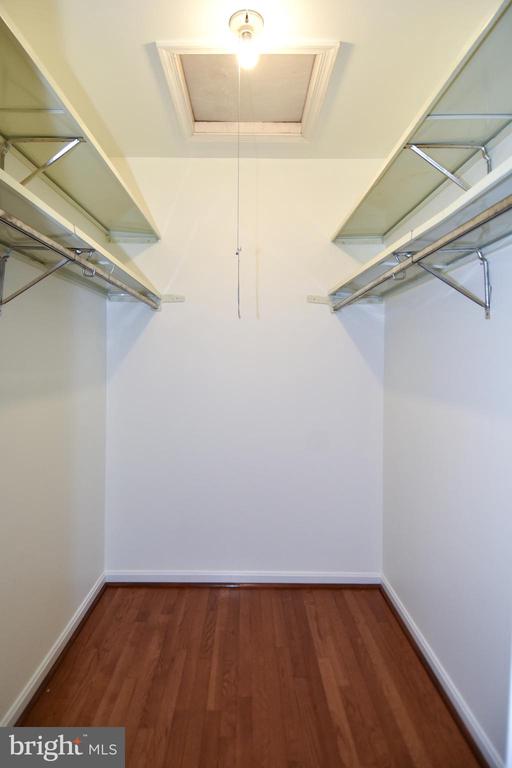 5 MONTFORD COURT