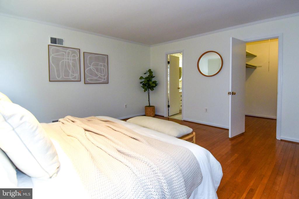 5 MONTFORD COURT