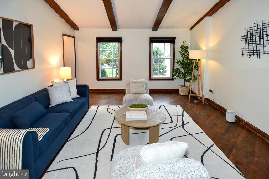 5 MONTFORD COURT