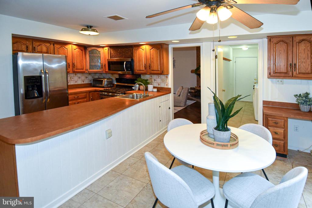 5 MONTFORD COURT