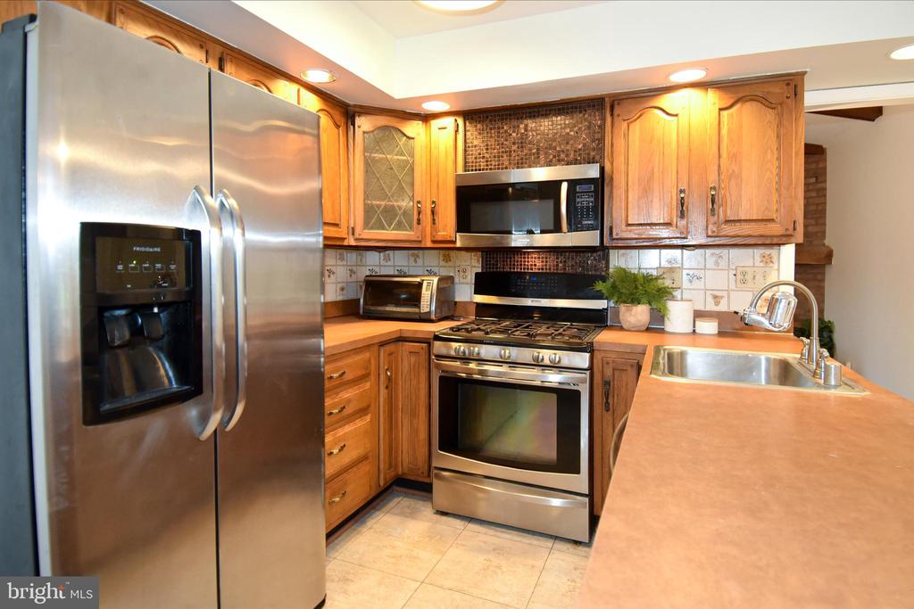 5 MONTFORD COURT